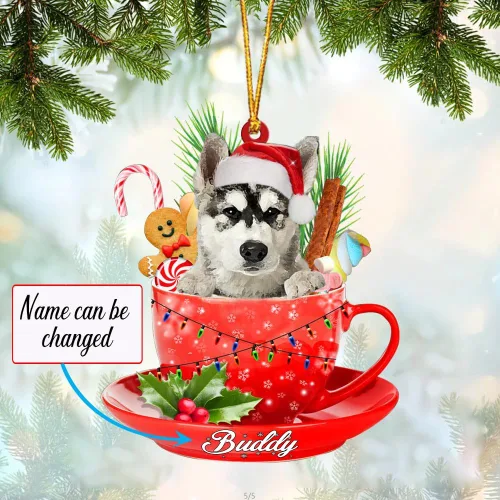 Vista 2 de Alaskan Malamute - Adorno de tetera de perro sentado en una tetera de Navidad, adorno de Navidad con nombre personalizado, adorno de automóvil