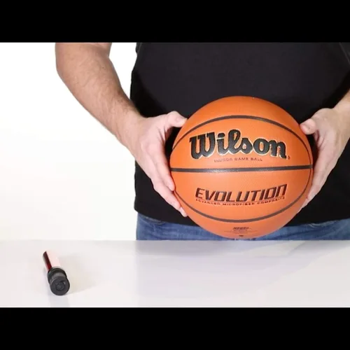 Vista 2 de Wilson NCAA - Bomba de bola de doble acción de 6 pulgadas, el color varía