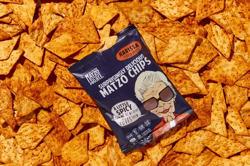 Vista 2 de Matzo Chips, Harissa, de The Matzo Project, 24 bolsas de aperitivos, 1 onza, Kosher (pero no Kosher para Pascua), vegano, sin nueces, sin grasas