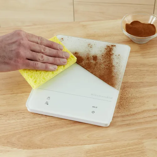 Vista 5 de KitchenAid KQ913 - Báscula digital impermeable (IPx7) para cocina y alimentos, lectura LED, capacidad máxima de 11 libras, color blanco