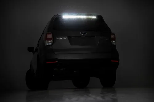 Vista 5 de Rough Country - Barra de luz LED curva de 30 pulgadas - 150W, 12,000 lúmenes, haz de enfoque puntual, iluminación todoterreno para Jeeps, camiones