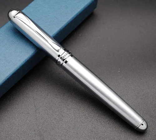 Vista 7 de Pluma estilográfica JINHAO X750 de punta M (Negro con acabado mate)