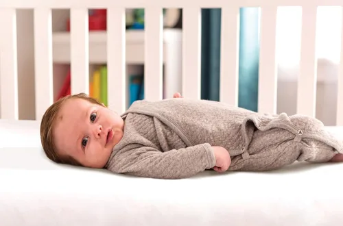Vista 9 de Lullaby Earth Colchón para cuna no tóxico, impermeable, se adapta a camas estándar para bebés y niños pequeños, color blanco
