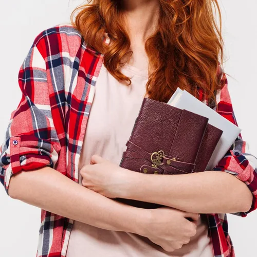 Vista 9 de Diario de cuero de 5 x 7 pulgadas, cuaderno de cuero genuino con llave para hombres y mujeres, caja de regalo, 280 páginas de líneas, diario