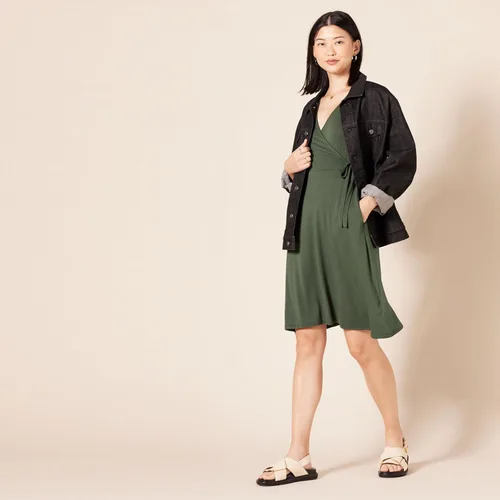 Vista 4 de Tienda Essentials - Vestido de manga corta para mujer, estilo cruzado falso