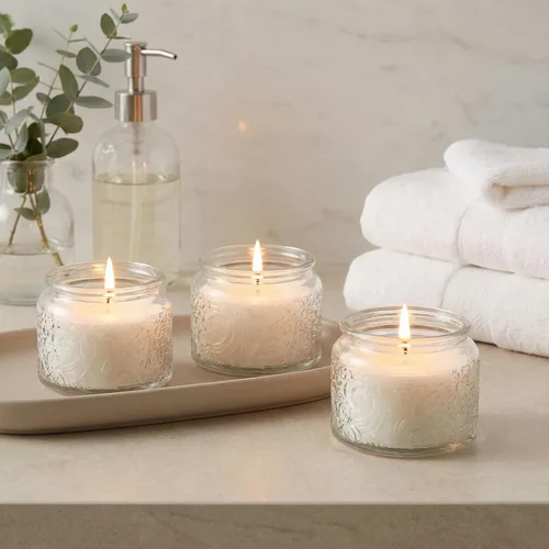 Vista 11 de Paquete de 18 recipientes de vela de vidrio en relieve de 4 onzas con tapas y etiquetas de bambú, tarros de vela azules para hacer velas, diseño