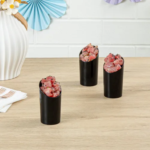 Vista 4 de Restaurantware Vasos de chupito de 3 onzas, 20 tazas redondas inclinadas, con acabado negro, vasos de chupito de plástico desechables para servir