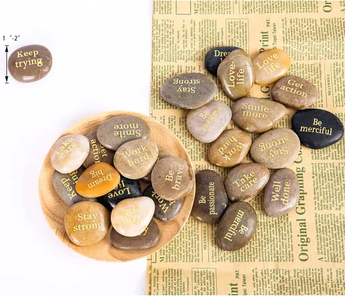 Vista 2 de 52 piedras inspiradoras grabadas con palabras inspiradoras de oración, frases, piedras de aliento para familiares y amigos.
