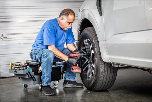 Vista 9 de Powerbuilt Asiento rodante con bandejas de herramientas expandibles, taburete de garaje con caja de herramientas con ruedas - Gris 941918ECE