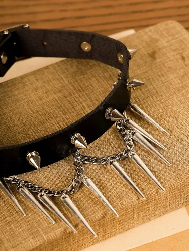 Vista 5 de Sacina Gargantilla gótica punk con pinchos, gargantilla negra, gargantilla de cuero con pinchos, gargantilla gótica, collar de Halloween, regalo