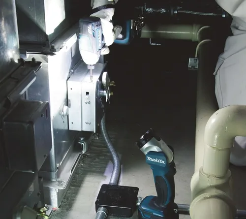 Vista 7 de Makita Linterna L.E.D. inalámbrica de iones de litio DML802 18V LXT con herramienta desnuda