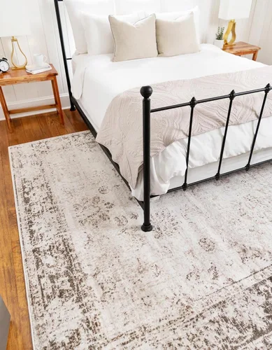 Vista 3 de Rugs.com Alfombra de la colección Monte Carlo, alfombra mediana de 2 pies 2 pulgadas x 3 pies, color beige, perfecta para salas de estar, comedores