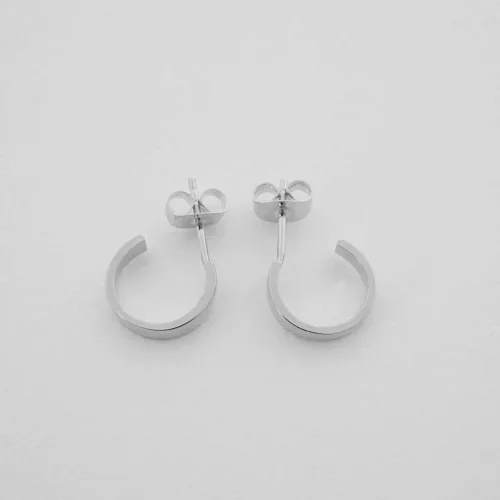 Vista 2 de HONEYCAT Huggie Hoops Pendientes en oro, oro rosa o plata Joyería minimalista y delicada