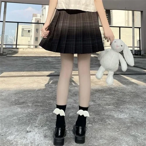 Vista 4 de Genryu 3D alas de ángel calcetines de mujer calcetines de moda tubo medio estudiantes calcetines dulce princesa Sox negro blanco algodón calcetines