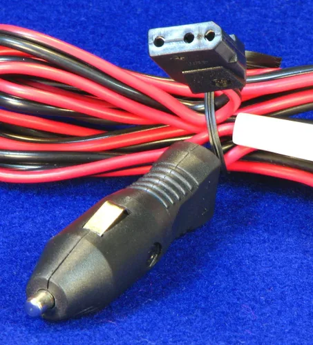 Vista 2 de Cable de alimentación con enchufe de encendedor, resistente, 16 ga con toma de 3 pines para radios de jamón CB - Workman CB3AP