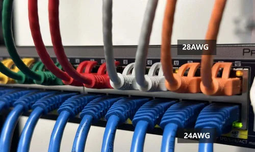 Vista 7 de Cable Ethernet CAT6A Slim Cable UTP Booted 0.5 pies - Negro - Serie profesional - 10Gigabit/Sec Network/Cable de Internet de alta velocidad, 550MHZ