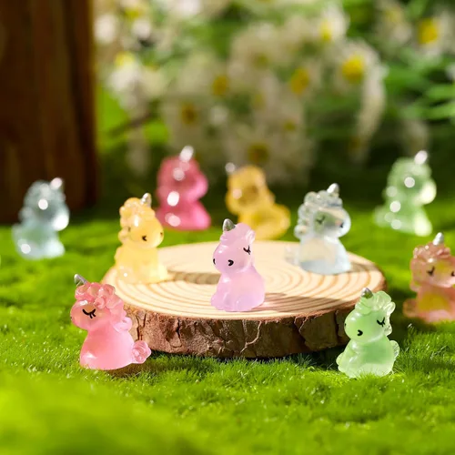 Vista 5 de Fuyamp 60 piezas de mini unicornio de resina luminoso miniatura que brilla en la oscuridad, adorno de unicornio pequeño para jardín, paisaje