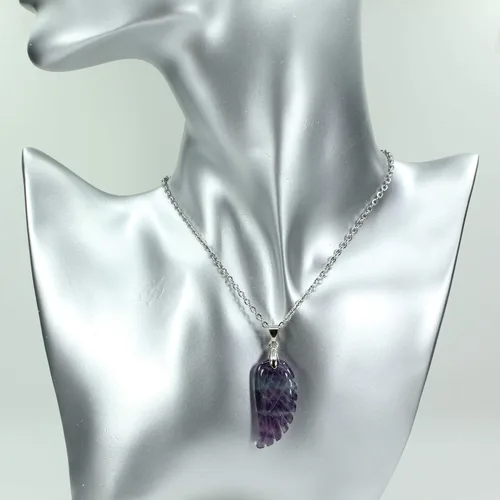 Vista 2 de Collares con colgante de ala de ángel tallada a mano con fluorita arcoíris natural, 18 pulgadas