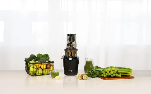 Vista 5 de Kuvings Exprimidor lento entero REVO830 Máquina exprimidora de presión fría – Canales de alimentos extra anchos de 3.465 in y 1.890 in – Motor Negro