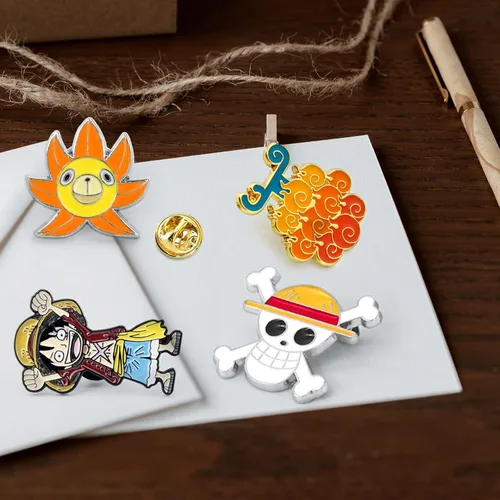 Vista 4 de Luffy Zoro - Broche de personajes de dibujos animados de anime 4 unidades broche de anime para cosplay sombrero de paja alfileres esmaltados
