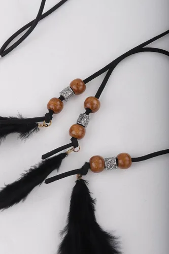 Vista 5 de Jumwrit Diadema de plumas bohemias, diadema india hippie gitana, tocado con borlas de plumas negras, cuerda de cáñamo con cuentas, accesorios