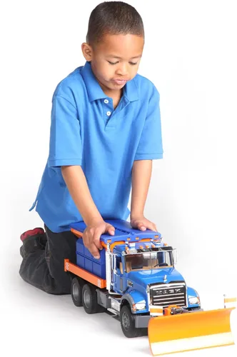 Vista 10 de Bruder Toys Mack Granite Servicio Invernal con Pala Quitanieves