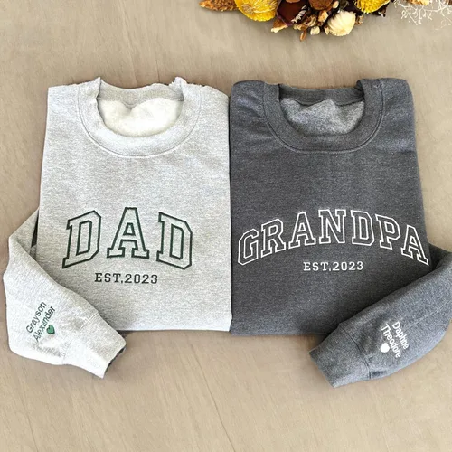 Vista 2 de Givesmiles Sudadera bordada personalizada para papá EST 2023, sudadera bordada para papá, nombre personalizado bordado y nombre del niño en la manga