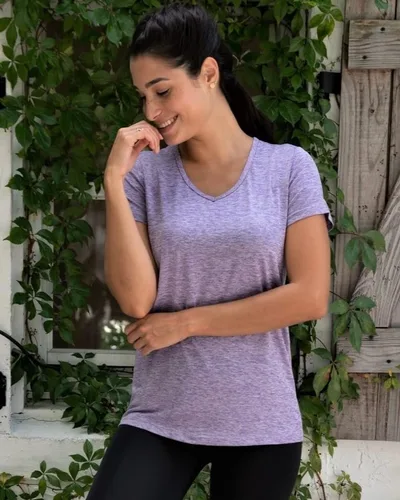 Vista 5 de Paquete de 5unidades camisetas de manga corta para mujer, con cuello en V, tela Dry-Fit que absorbe la humedad, para yoga (disponible en extragrande)