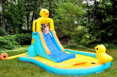 Vista 4 de Bounceland Tobogán acuático Ducky Splash con piscina, 16.2 pies de largo x 10 pies de ancho x 8.6 pies de alto, soplador fuerte UL incluido, piscina