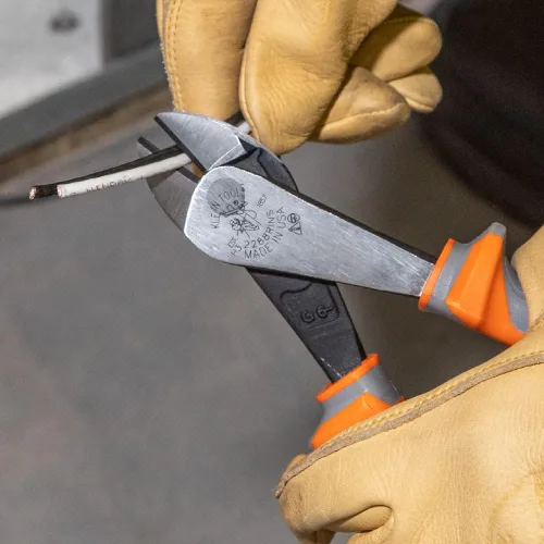 Vista 6 de Klein Tools 2288RINS Alicates Cortadores Diagonales Aislados de 1000V, Fabricados en EE.UU., Diseño de Alta Palanca, Cuchillas Endurecidas por