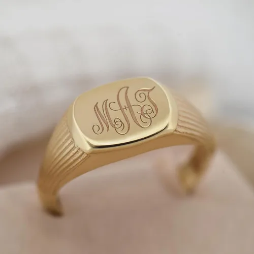Vista 7 de Elegante joyero unisex ovalado anillo de sello personalizado en oro sólido 9k, 14k y 18k, anillo de chevalier grabado personalizado, inicial