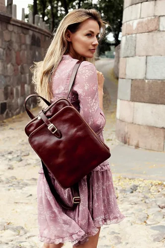 Vista 2 de Mochila de cuero convertible a bolso de hombro, hecha a mano para portátiles de hasta 12 pulgadas, mochila de día Resistencia al tiempo, Marrón