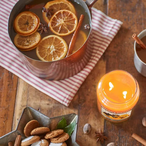 Vista 4 de Village Candle Vela perfumada en tarro grande de boticario de naranja y canela, 21.25 onzas, 21 onzas y manzana de vainilla especiada, vela
