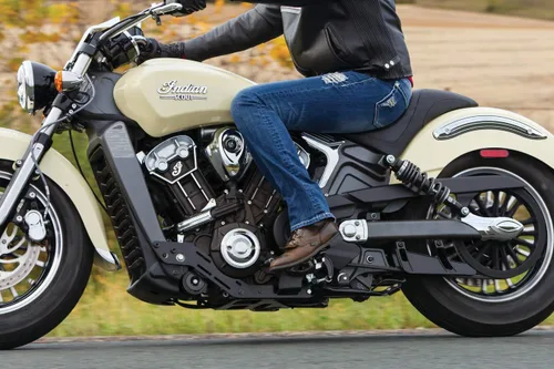 Vista 5 de Kuryakyn Acentos legados para la parte inferior de la pierna para Indian Scout, cromados
