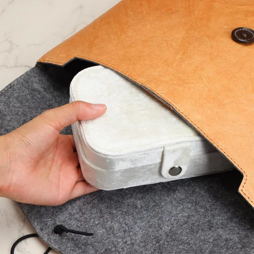 Vista 6 de Fixwal Joyero de viaje de terciopelo de felpa, pequeño organizador de joyas de viaje para mujeres y niñas, joyero portátil con espejo para anillos
