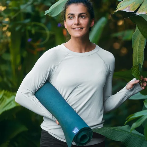 Vista 4 de Free Fly Camiseta de manga larga para mujer, protección solar UPF 50+, transpirable, ultrasuave, para mujer