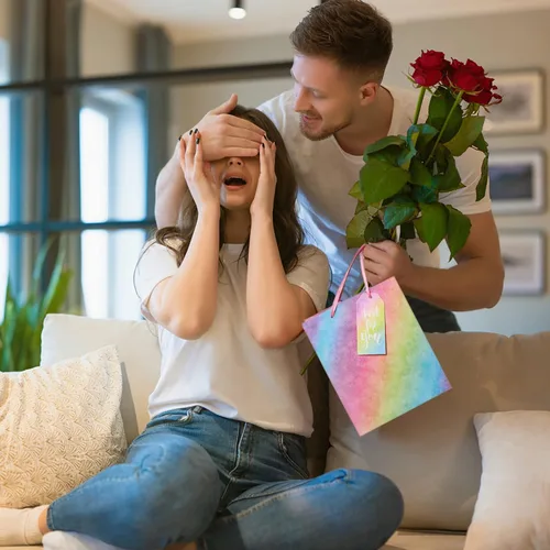 Vista 5 de Paquete de 4 bolsas de regalo con asas, bolsas de regalo de tamaño mediano degradado con purpurina con papel de seda, bolsa colorida de regalo