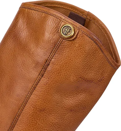 Vista 8 de Frye - Botas altas Melissa Button 2 con estilo ecuestre para mujer hechas de cuero vintage y resistente con herrajes de metal antiguo y suela