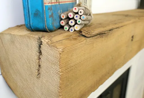 Vista 4 de Modern Timber Craft Mantel rústico para chimenea con viga de granero de corte de sierra, hecho a mano de madera de granero recuperada certificada