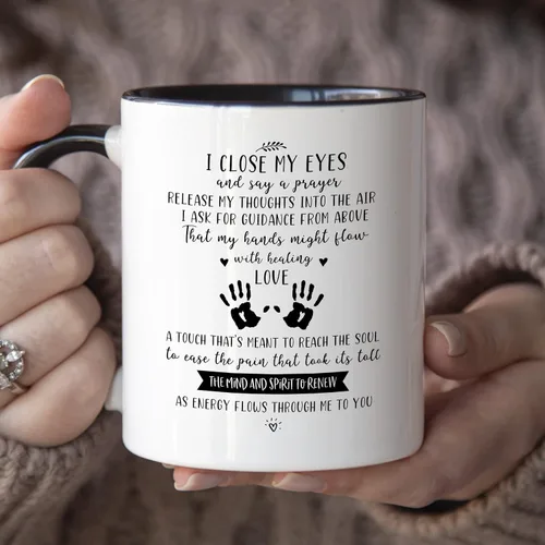 Vista 3 de YouNique Designs Taza de café para terapeuta de masaje, 11 onzas, regalos para masajistas, regalos de terapeuta de masaje para mujeres (mango negro)