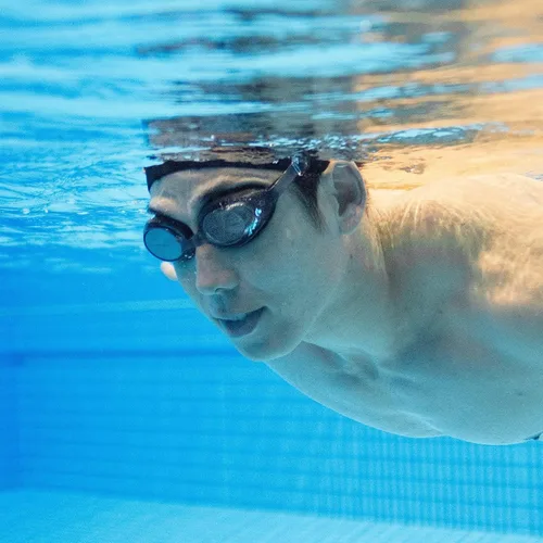 Vista 5 de VIEW(ビュー) Gafas de natación Tusa Swipe Fitness con tecnología antivaho y protección UV
