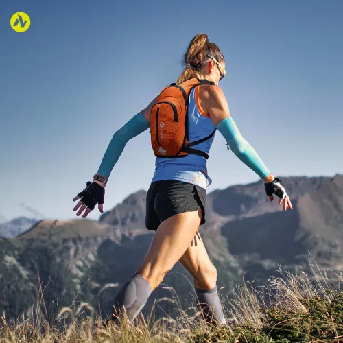 Vista 7 de Nepest Hydration Pack Backpack for Women & Men, Lightweight Water Backpack with 2L Water Bladder for Hiking Cycling Running Biking Naranja
