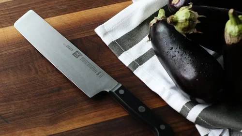 Vista 2 de ZWILLING Cuchillo Nakiri Gourmet de 6.5 pulgadas