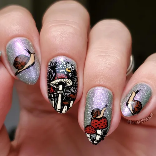 Vista 4 de Maniology Magic Mushrooms Nail Stamping Plate Hongos Bosques Bosques Caracoles Diseños de Uñas Manicura Reutilizable, Rectangular, Plantilla