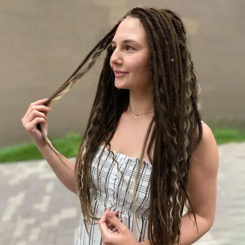 Vista 2 de Extensiones de rastas trenzadas bohemias de 24 pulgadas, 10 hebras de rastas sintéticas rizadas color marrón degradado con trenza de caja, rastas
