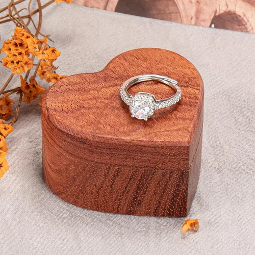 Vista 4 de Caja de Anillo de Propuesta de Compromiso Delgada de Madera en Forma de Corazón Caja Portador Soporte de Anillos para Ceremonia de Boda, Día de Una