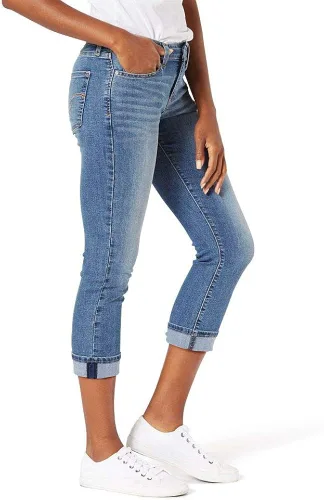 Vista 2 de Signature by Levi Strauss & Co. Gold Label Women's Mid-Rise Slim Fit Capris (Available in Plus Size)
