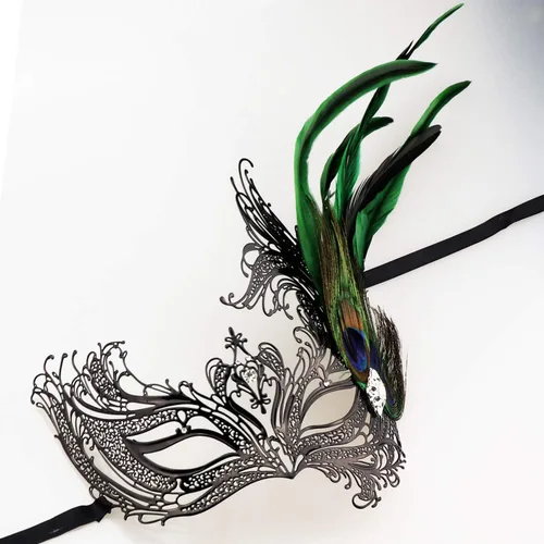 Vista 4 de Thmyo Máscara de metal para mascarada, máscara veneciana para disfraz de Halloween con diamantes de imitación de plumas de pavo real Estilo 1