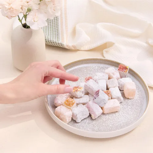 Vista 6 de Liberty Orchards, Berry Delights – Surtido de bocadillos veganos de bayas, sin gluten, nueces Lokum fresa, arándano nuez delicia turca dulces caja