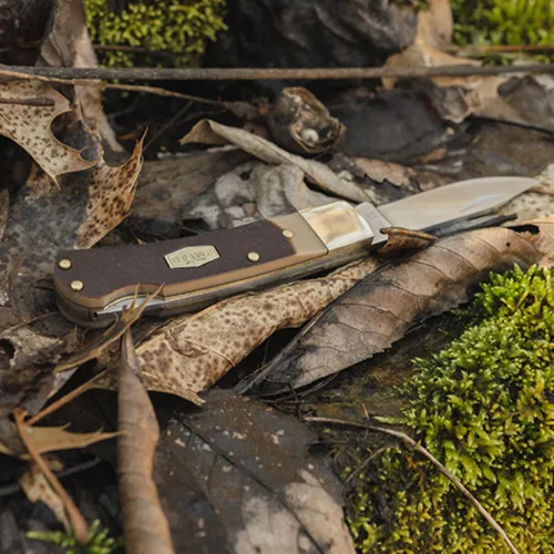 Vista 5 de Old Timer 3OT Bearhead Traditional Lockback Pocket Knife with 2.2in High Carbon Stainless Steel Blade, Sawcut Handle, and Convenient Small Size for